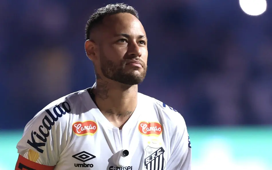 Neymar desconversa sobre futuro no Santos após dia 12