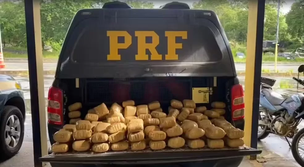 Casal é preso com 79 kg de haxixe escondidos em carro no sul da Bahia