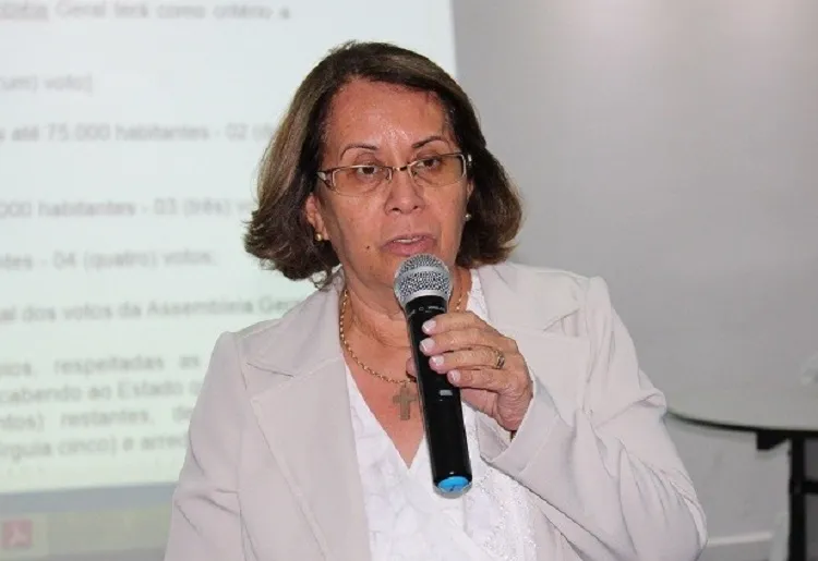 Ex-prefeita vai ressarcir cofres públicos após omitir documentos