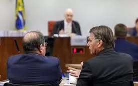 Bolsonaro chama apoiadores que pediam o AI-5 de “malucos” e nega ter incentivado atos do 8/1