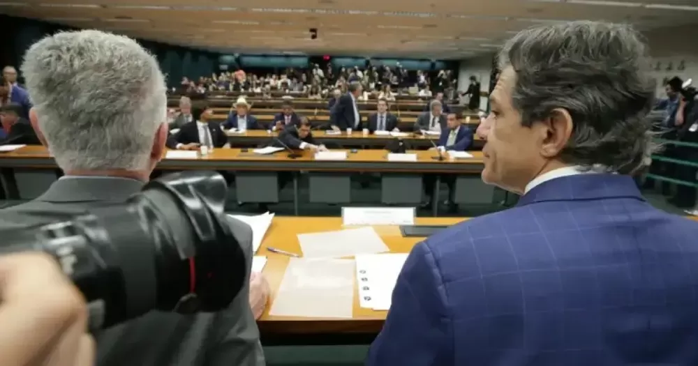 Audiência é encerrada após Haddad falar que deputados do PL fazem “molecagem” e deputados rebaterem: “moleque é você”