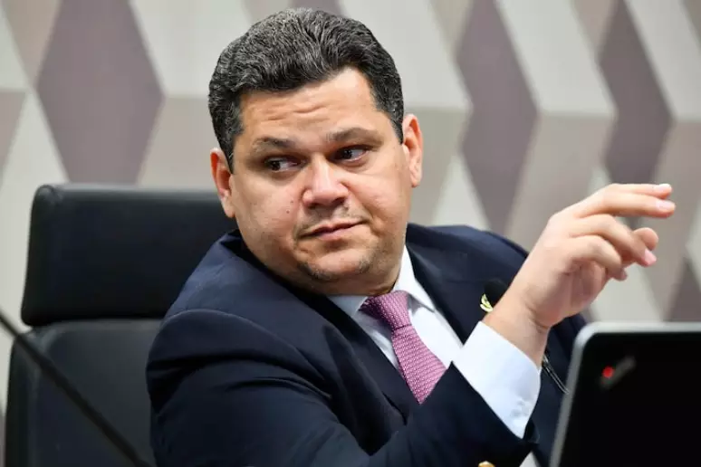 Alcolumbre cria CPI mista para investigar fraudes no INSS