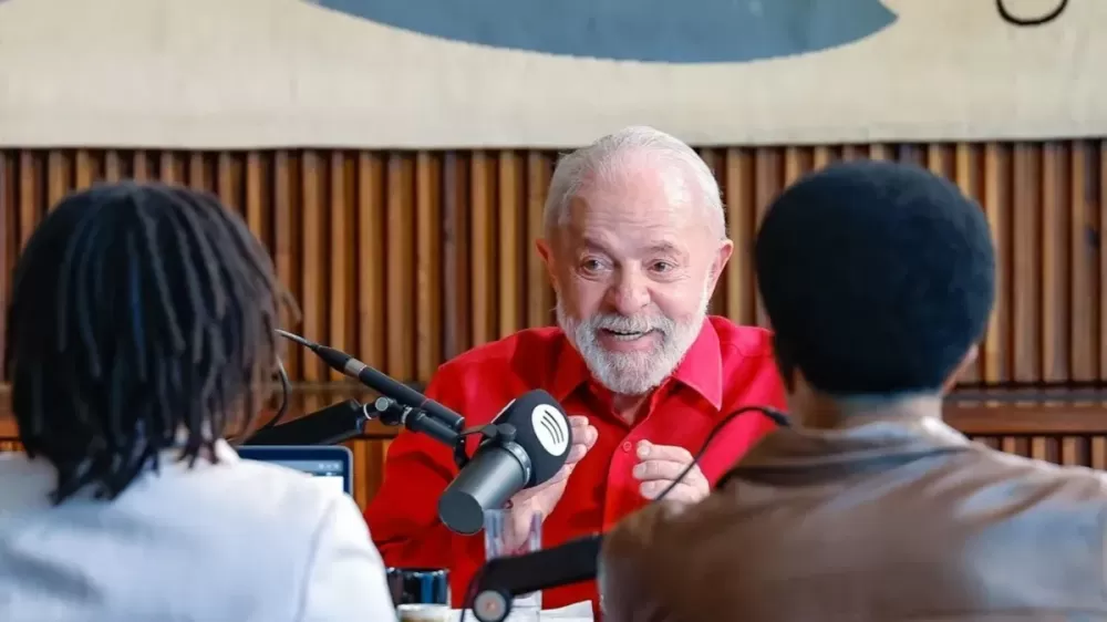 Lula sinaliza candidatura em 2026 e desafia direita