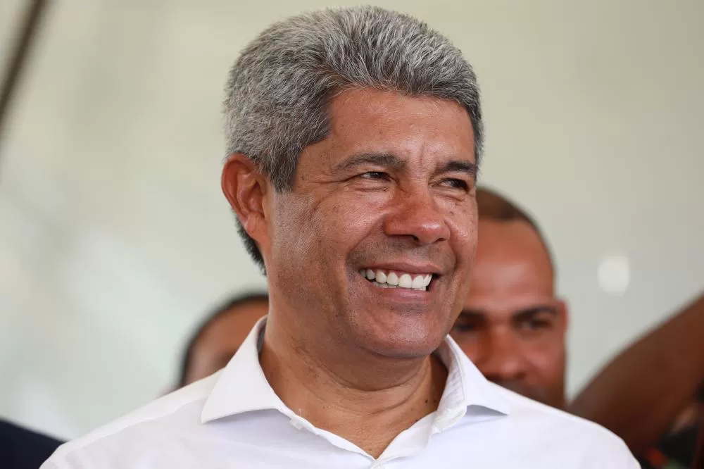 Jerônimo Rodrigues entrega obras, equipamentos médicos e anuncia novos investimentos em Eunápolis