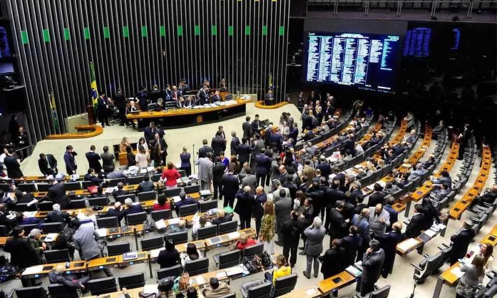 70% dos deputados são contra fim da escala 6x1