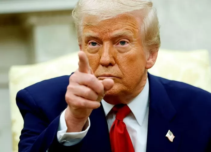 Trump assina decreto que impõe tarifa de 50% ao Brasil
