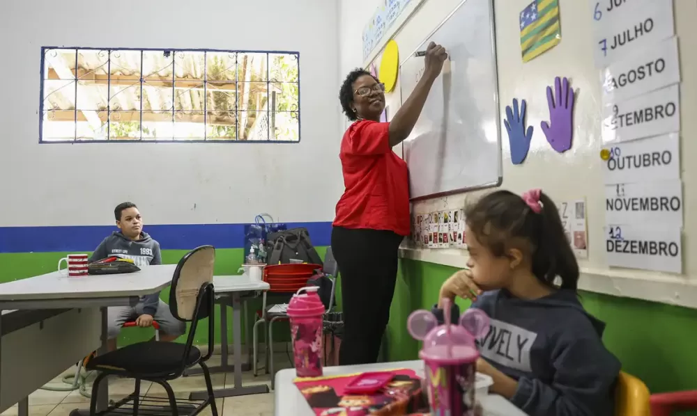 Com vagas na educação, país registra menor taxa de desemprego