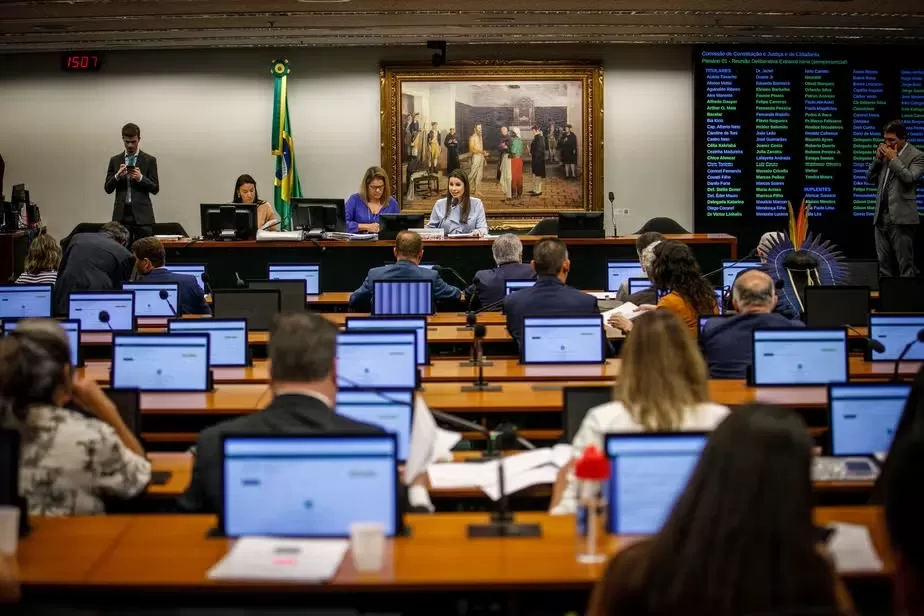 CCJ aprova aumento de pena para aliciamento de crianças na internet
