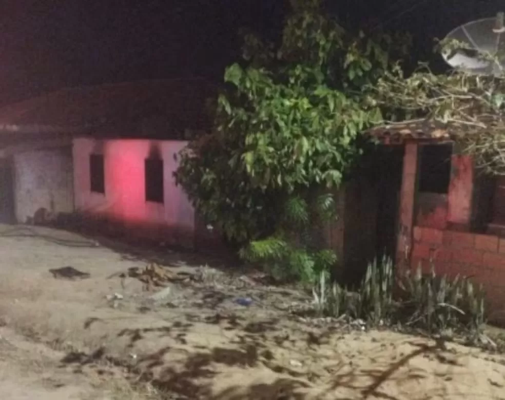 Mãe e três filhas morrem após casa pegar fogo no sul da Bahia