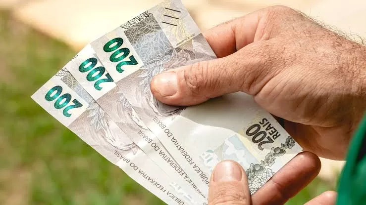 Salário mínimo deve subir para R$ 1.631 no próximo ano, prevê governo