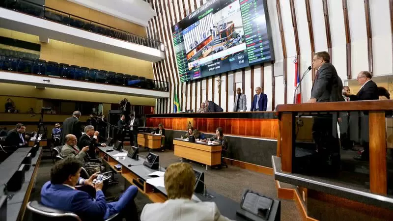 Desconto no IPVA e mais: veja projetos de Jerônimo aprovados na ALBA