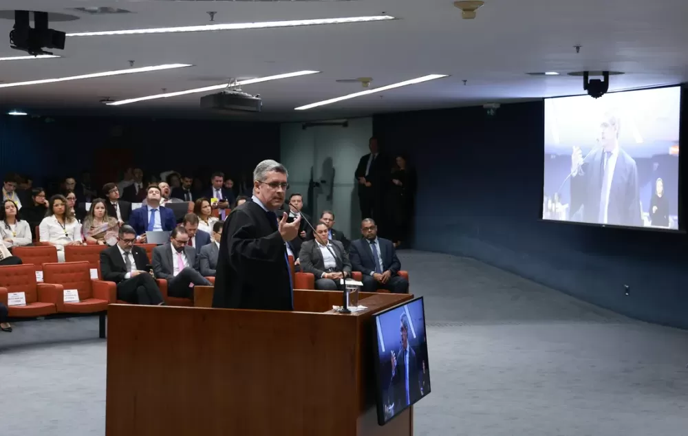 Advogado de Ramagem aponta erro em alegações finais