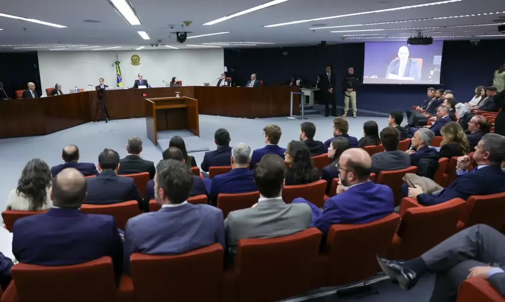 STF começa julgamento de envolvidos na tentativa de golpe de 8 de janeiro com apresentação de acusações e defesas