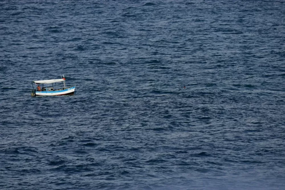 Pescadores são resgatados após cinco dias à deriva no Sul da Bahia