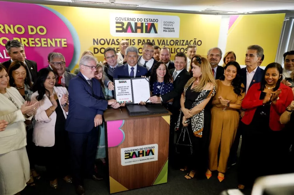 Governador Jerônimo Rodrigues sanciona leis com ganhos salariais para 45 mil servidores públicos da Bahia