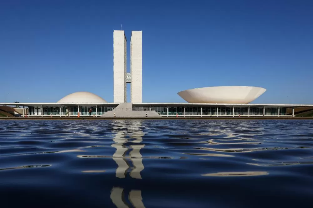 CMO amplia fundo eleitoral e prevê R$ 4,9 bilhões para financiamento de campanhas em 2026