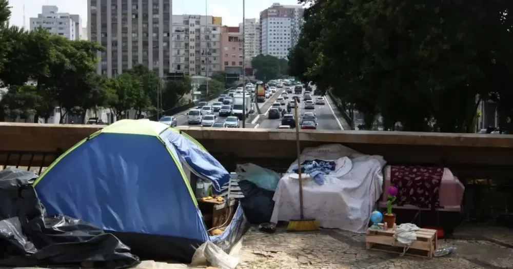 Desigualdade e pobreza atingem mínima nas metrópoles; rico ganha 15,5 vezes a renda do pobre