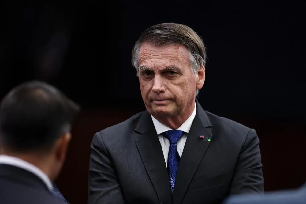 Prisão de Bolsonaro em regime fechado diminuiria para 2 a 3 anos em proposta do centrão