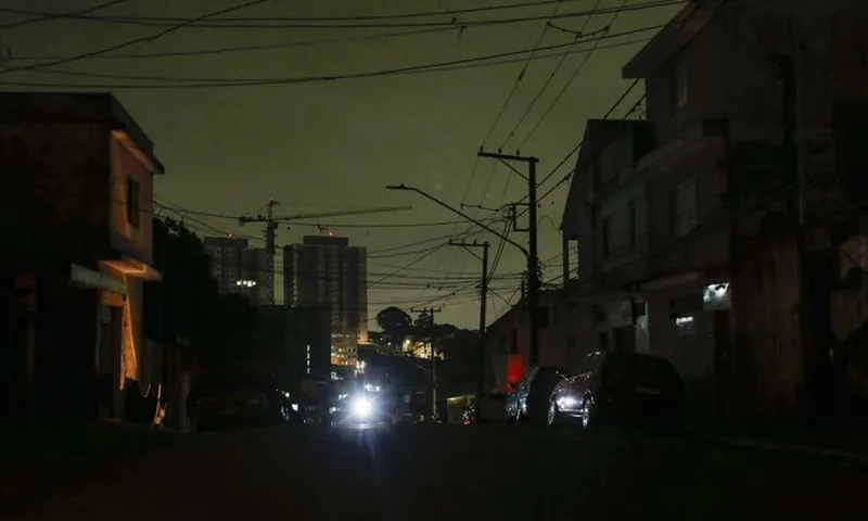 Apagão afetou 16% dos consumidores em diferentes regiões da Bahia, diz concessionária
