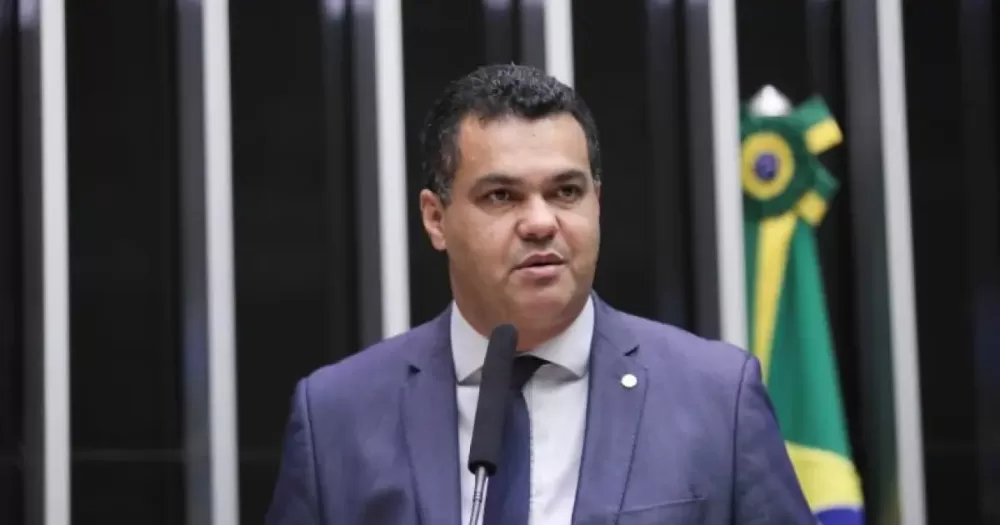Deputado federal Dal Barreto é alvo da Overclean; parlamentar foi encontrado no Aeroporto de Salvador