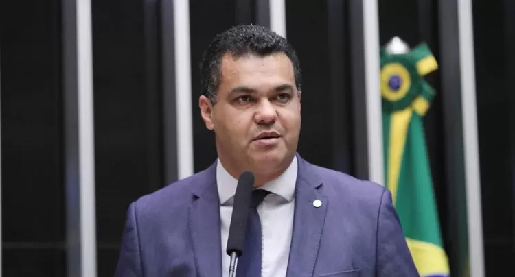 Deputado baiano Dal Barreto é alvo da PF na Operação Overclan