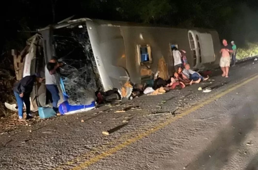 Sete baianos morreram em acidente com ônibus no Agreste de Pernambuco