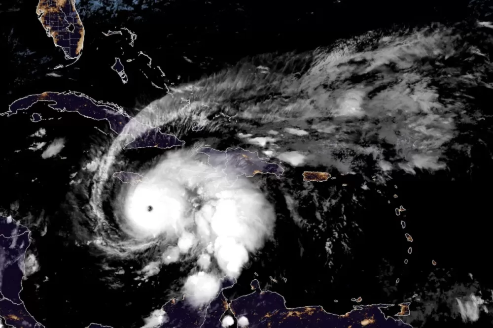 Furacão Melissa atinge categoria 5 e ameaça países do Caribe com ventos de 260 km/h; Jamaica evacua moradores
