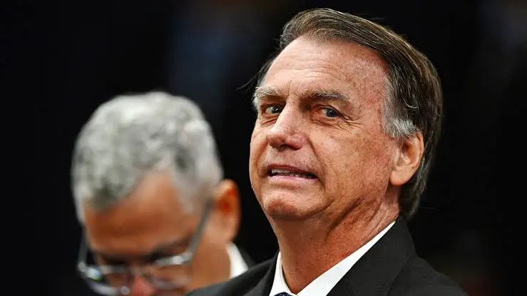 Bolsonaro entra com recurso no STF, diz que teve a defesa cerceada e pede redução da pena