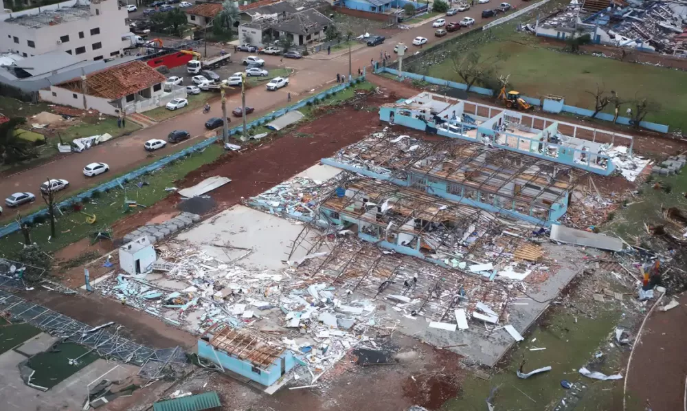 Tornado no Paraná deixa seis mortos e mais de 750 feridos