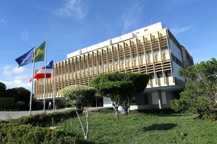 Dívida do Estado tem tendência de queda contínua nos próximos dez anos