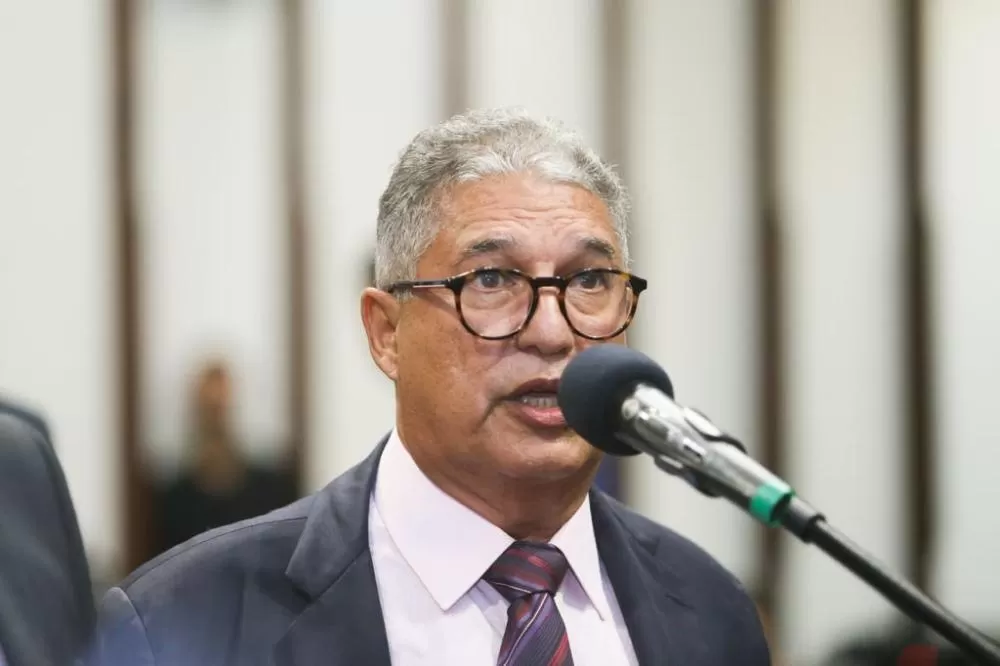 Líder do governo na AL-BA, Rosemberg Pinto sofre acidente e é encaminhado ao hospital