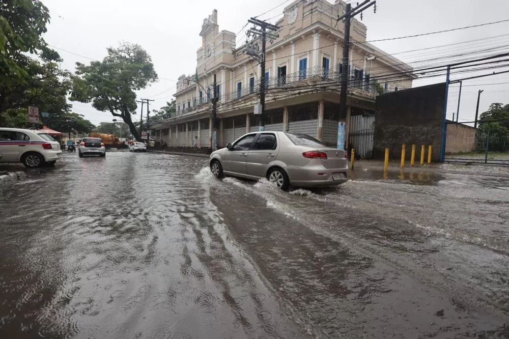 Inmet emite alerta de chuvas intensas para 228 cidades da Bahia