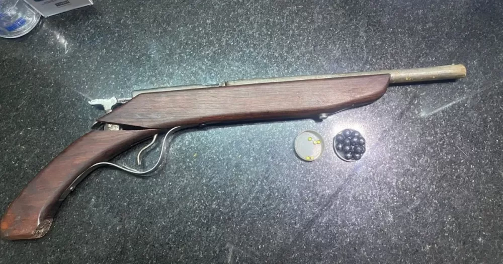 PM liberta mulher mantida em cárcere privado e apreende arma em Eunápolis