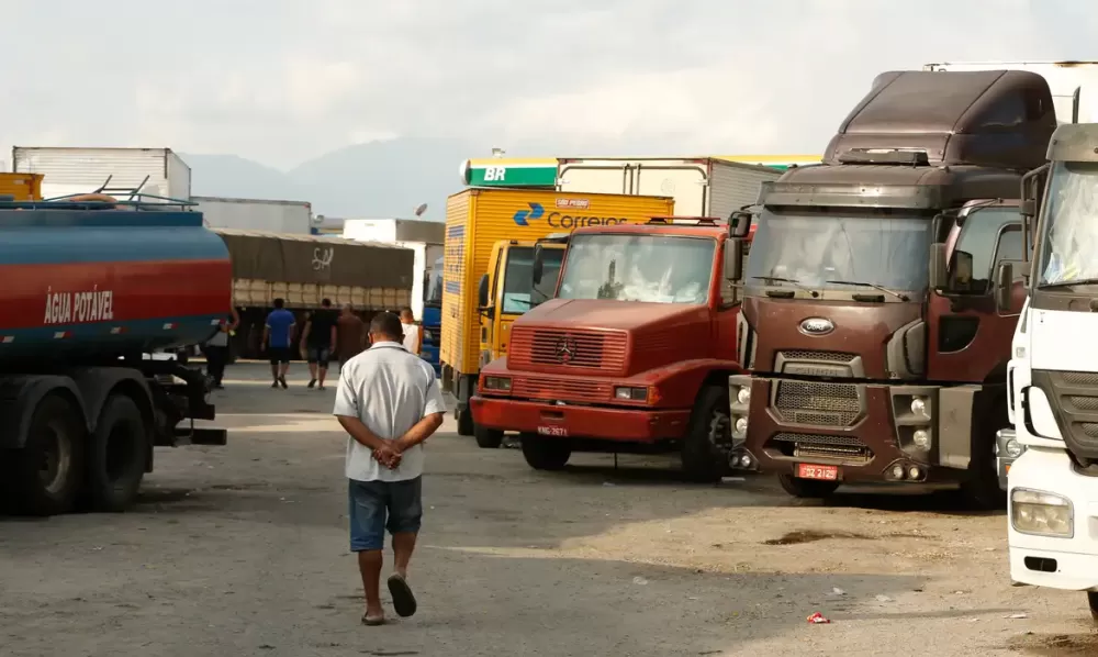 Caminhoneiros articulam nova paralisação no Brasil