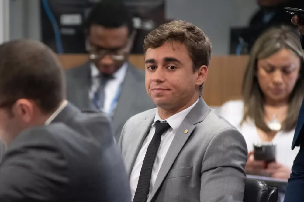 Nikolas protocola PEC para mudar decisão de Gilmar sobre impeachment