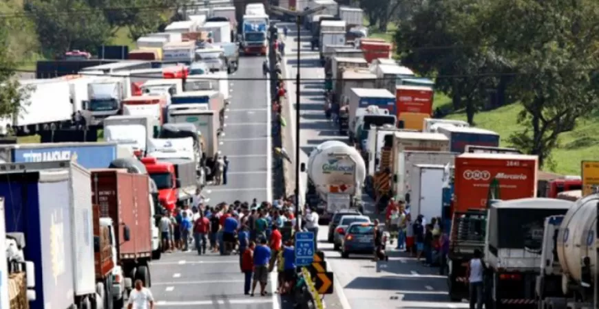 Caminhoneiros convocam greve em todo o país para esta quinta-feira (4)