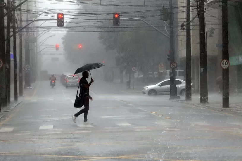 Ciclone com tempestades e vendavais chega ao Brasil nesta semana