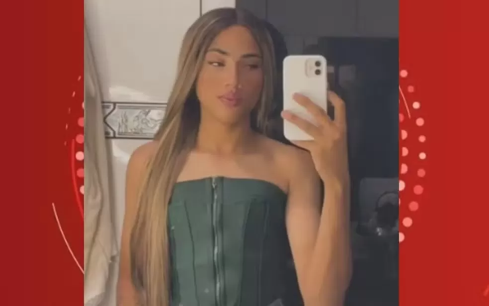 Mulher trans morre após receber golpe de 'mata-leão' de motorista por aplicativo dentro de carro na Bahia