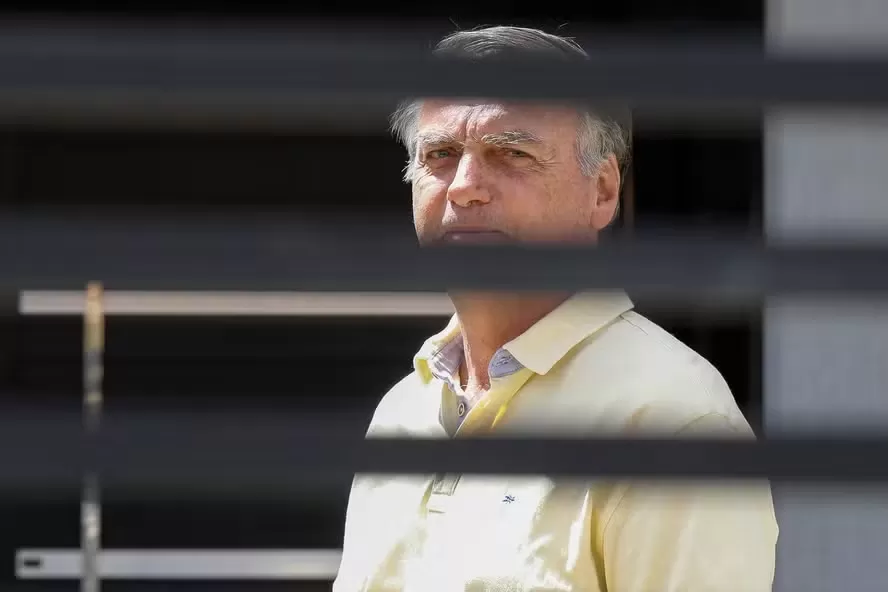 Pena de Bolsonaro pode cair para pouco mais de 2 anos
