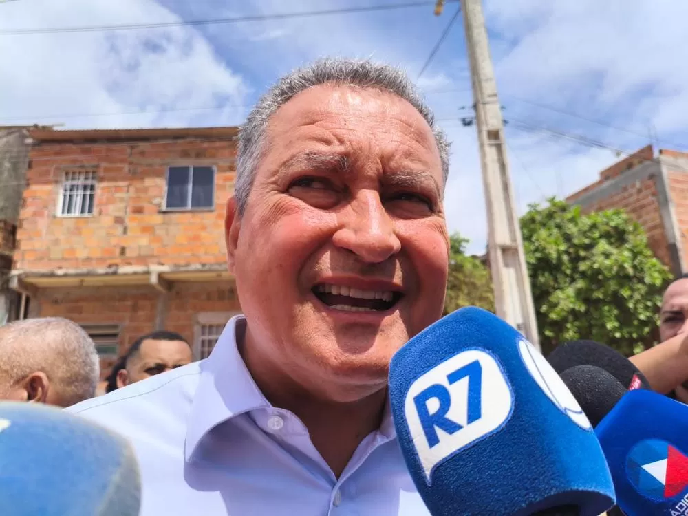 Rui Costa cita Flávio Bolsonaro e provoca ACM Neto sobre escolha presidencial em 2026
