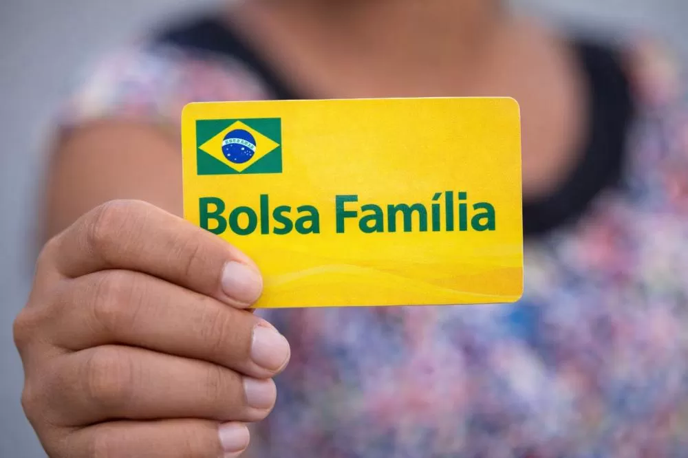 Beneficiários do Bolsa Família podem receber 13º salário; entenda