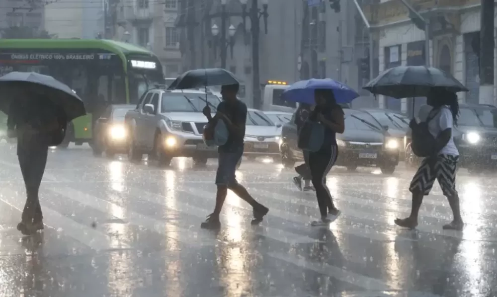 Inmet emite alerta de perigo potencial de chuvas intensas para todas as cidades da Bahia