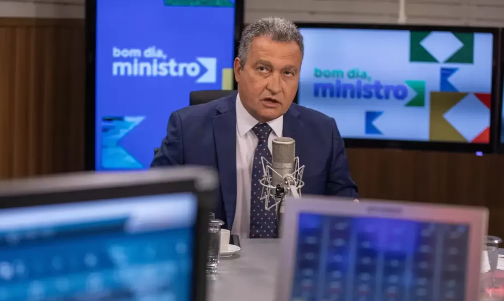 Rui minimiza desempenho de Flávio Bolsonaro nas pesquisas, vê “estabilidade” e diz que polarização travou diálogo no país