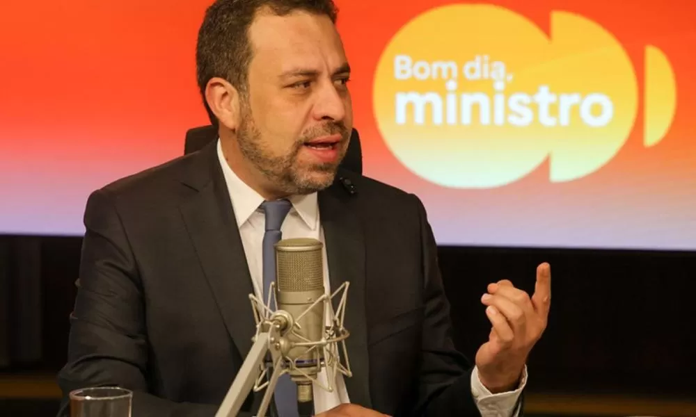 Boulos cobra avanço de PEC do fim da escala 6x1 e diz que governo pode enviar projeto em regime de urgência