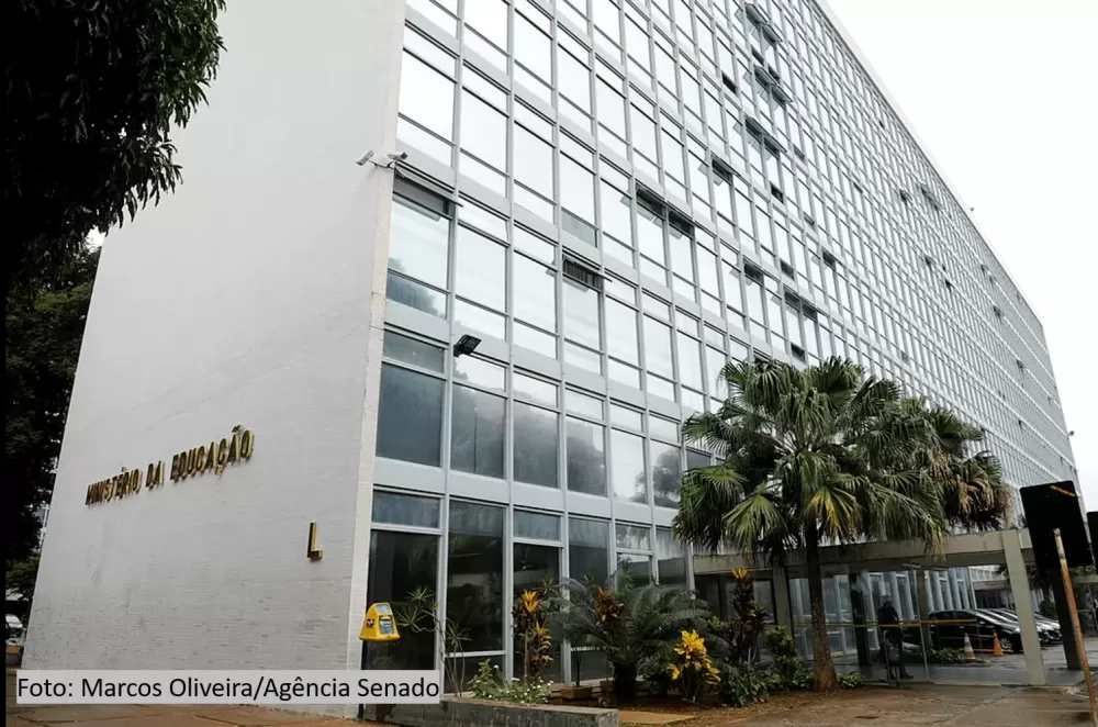 MEC pune 3 faculdades baianas por baixo desempenho no Enamed e restringe vagas