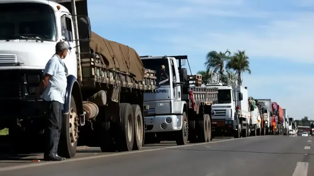 Greve dos caminhoneiros pode causar falta de alimentos e altas de produtos na Bahia