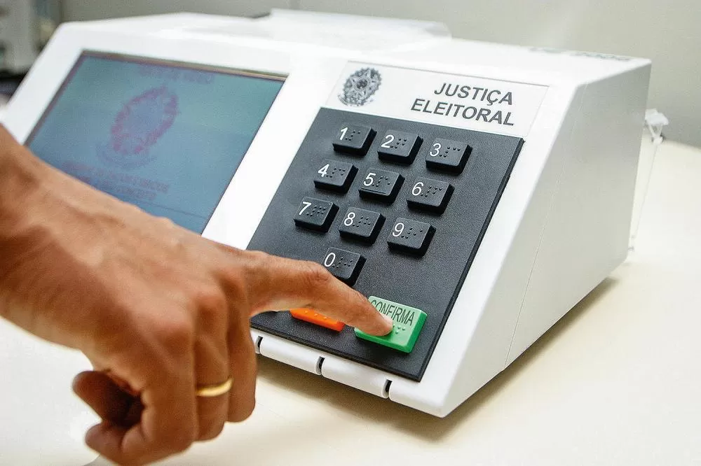Prazo para deixar cargos e disputar eleições termina neste sábado
