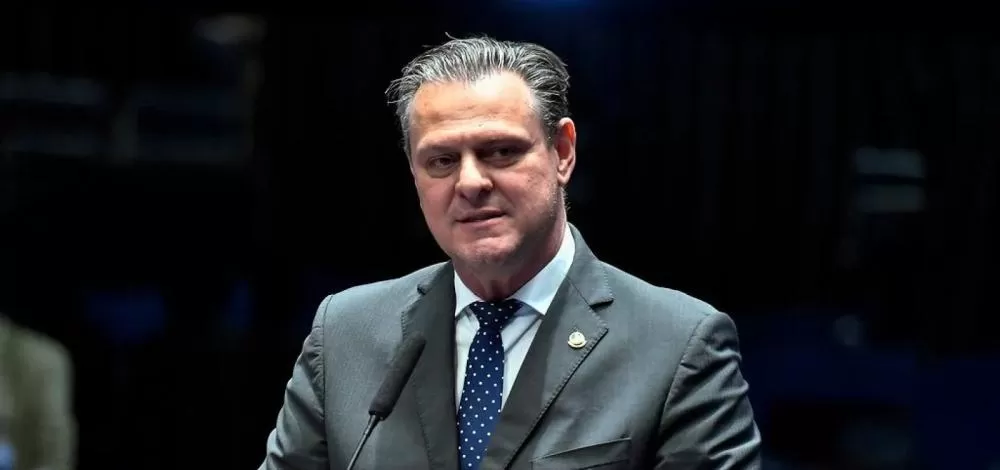 Ministro da Agricultura recomenda cautela na compra de fertilizantes diante de tensões globais