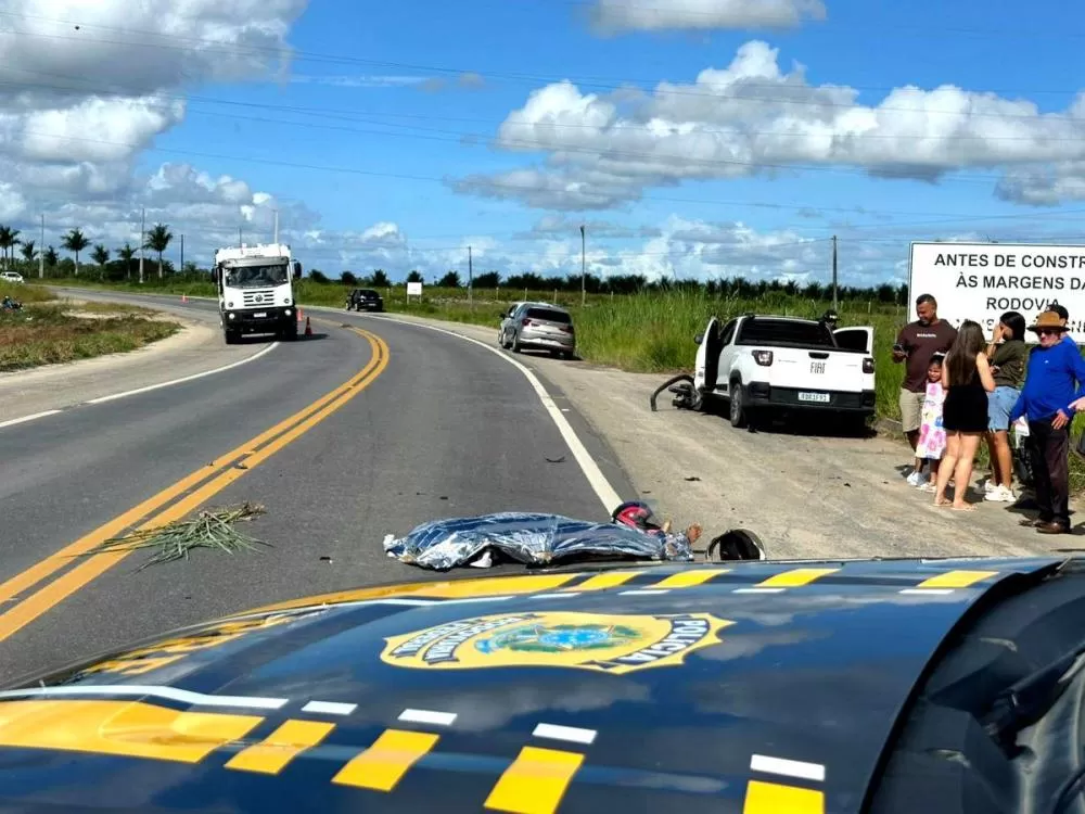 Motociclista morre após bater de frente com picape na BR-367, em Eunápolis
