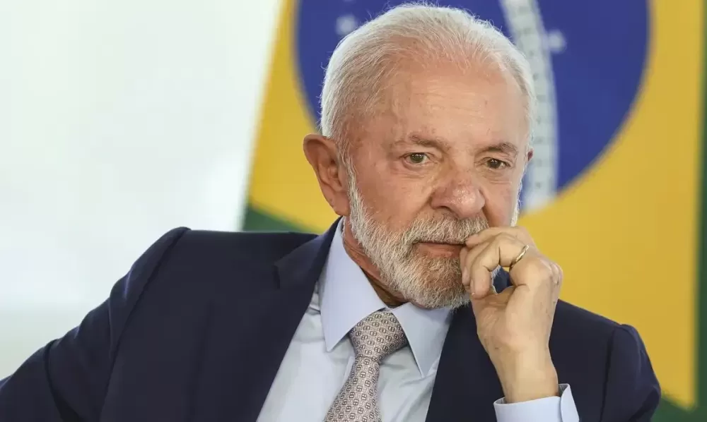 PT faz autocrítica e muda estratégia contra Flávio Bolsonaro para 2026